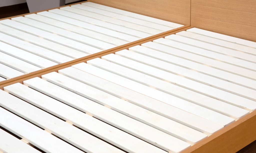 すのこタイプのベッドは底板がすのこ状で、通気性の良さが特徴。