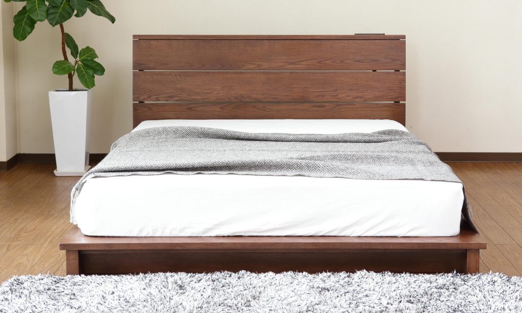 重心が低いロータイプのベッドは歪みが生じにくく長期間の使用に向いています