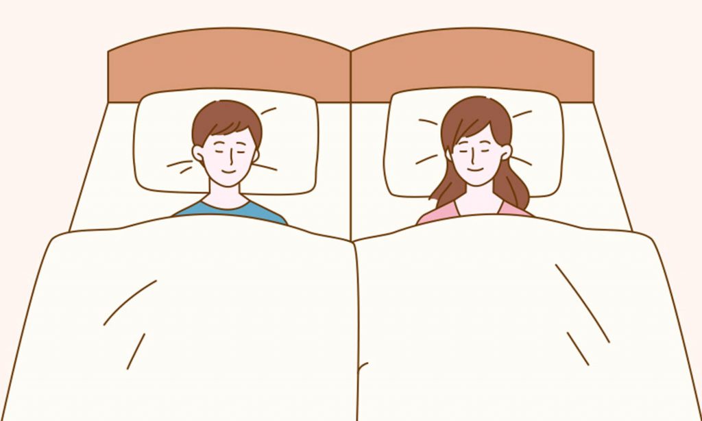 実際に2人で使うならダブルベッドよりもシングルベッドを2台並べたほうが快適に眠れる