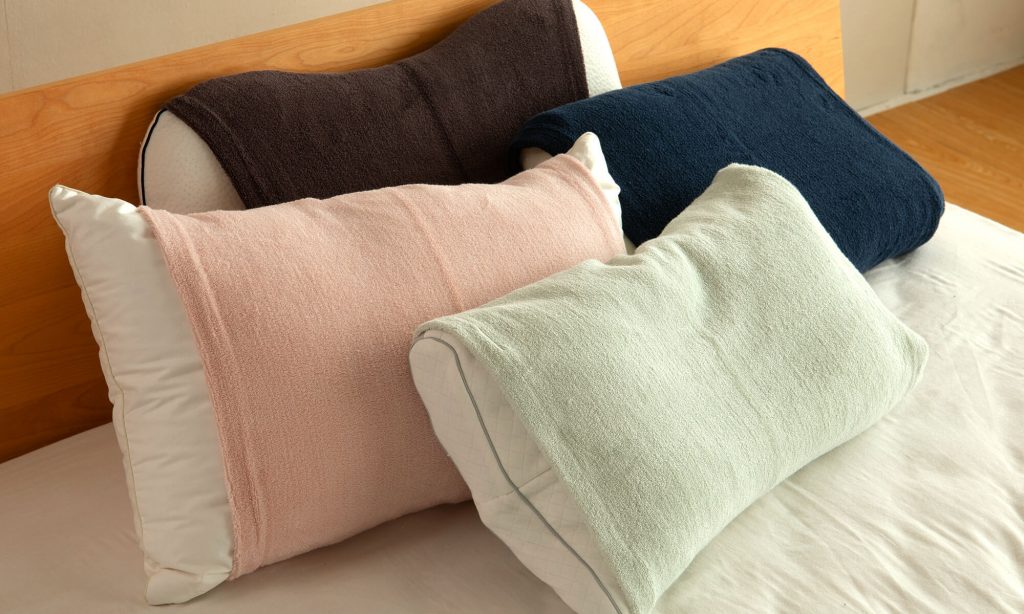 枕カバーの機能には防臭機能や吸汗性があるもの、防ダニ機能が期待できるものなどさまざまです