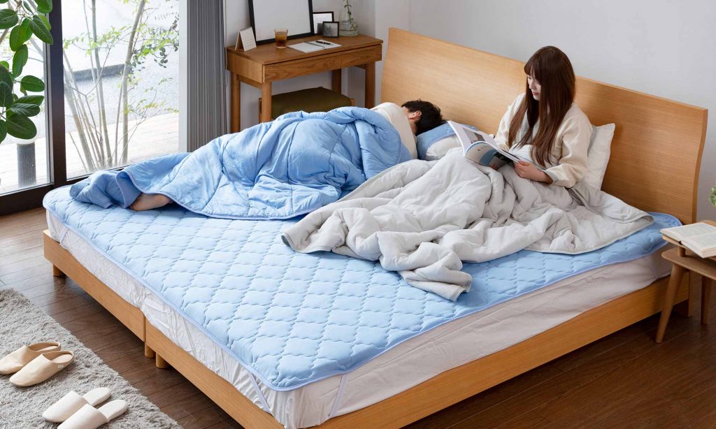部屋の広さが確保できるなら2人用のベッドは、ベッドの幅が160cmあるクイーンサイズ以上がおすすめ