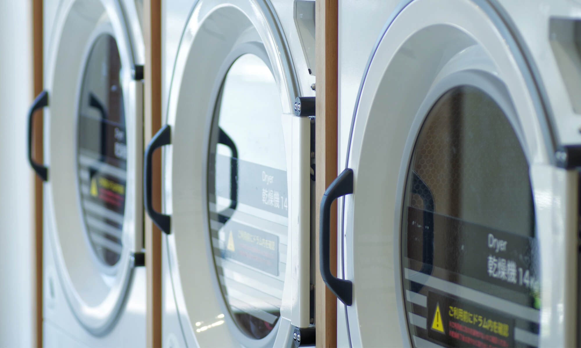 毛布を乾燥機で乾かしてもok 使う際の注意点や洗濯表示の見方を詳しく解説 Venusbed Library