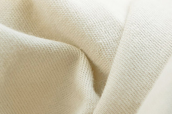 布団カバーの素材に使われるニットはやわらかく伸縮性があり、冬に向いている