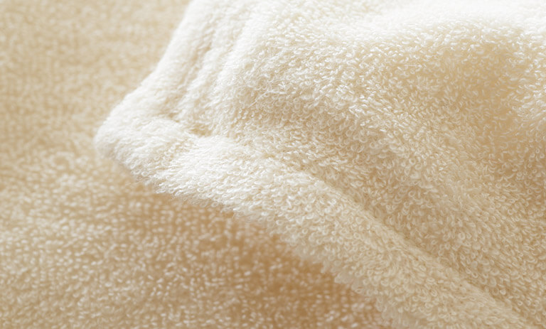 繊維の糸がループ状になっているパイル生地のバスタオルは立体的でふわふわした感触が特徴