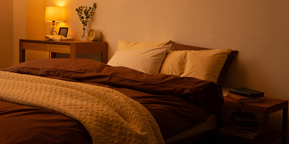 マットレスや敷布団、枕など自分に合った寝具を選び、室温を25度～26度、湿度を50％を目安にする 