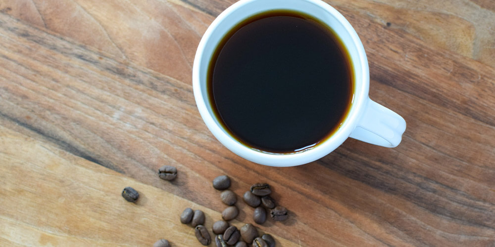 カフェインを多く含んでいるコーヒーや紅茶などを大量に摂取していると眠れなくなるため注意が必要