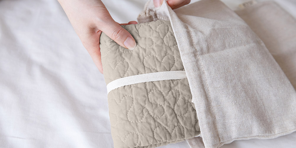 枕パッド、敷きパッド、マルチカバーそれぞれのサイズに可愛い巾着袋付のイブルシリーズ