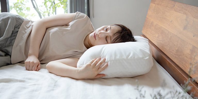 睡眠中にうなされるのはどうして?夢の影響?原因と対策方法を解説 - VENUSBED LIBRARY