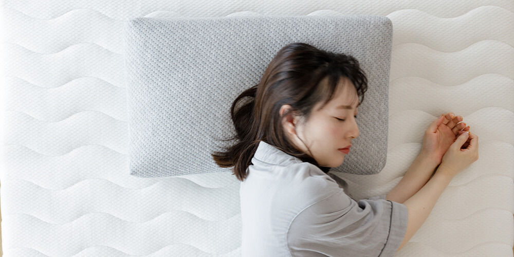 寝返り時に頭が落ちない程度の頭3つ分の横幅がある枕のサイズが理想的