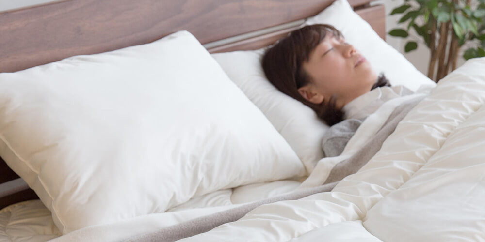 枕の干し方を徹底解説 素材別のメンテナンス方法や洗い方も紹介 Venusbed Library