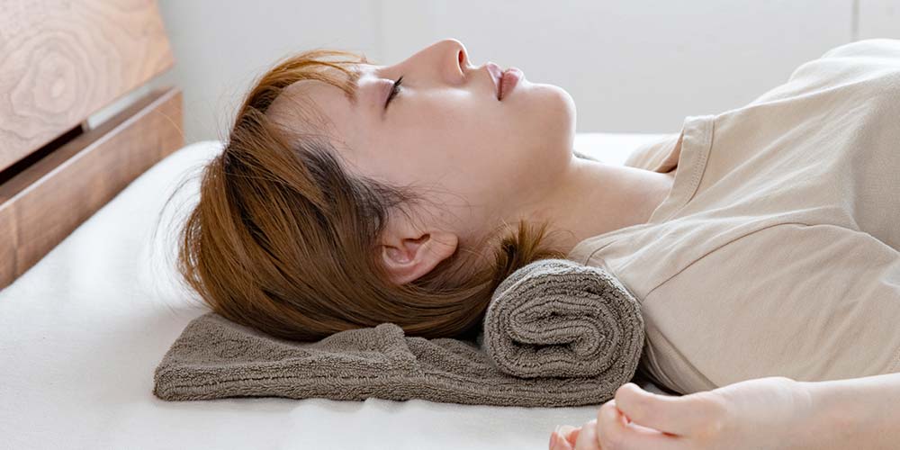 バスタオルの使い方6選 身体の拭き取りや寝具としての使い方などを解説 Venusbed Library