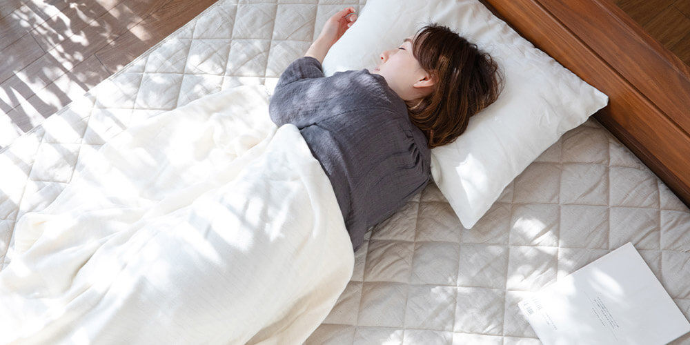 リネンの寝具は通気性・保温性に優れているため、夏も冬もオールシーズン快適