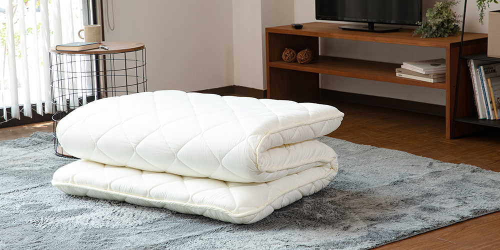 畳や床、ベッドの上に敷いて使うのが「敷き布団」です