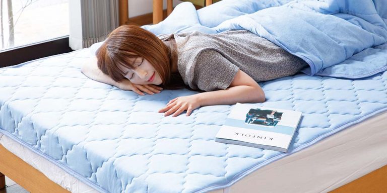 ベッドパッドの役割とは？ | 敷きパッドとの違いやおすすめベッドパッド11選も紹介 - VENUSBED LIBRARY