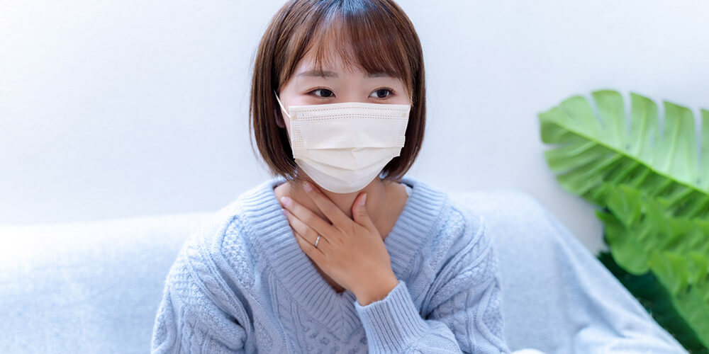マスクをつけて寝ると常に湿った空気に触れることになり、喉の乾燥を防げる