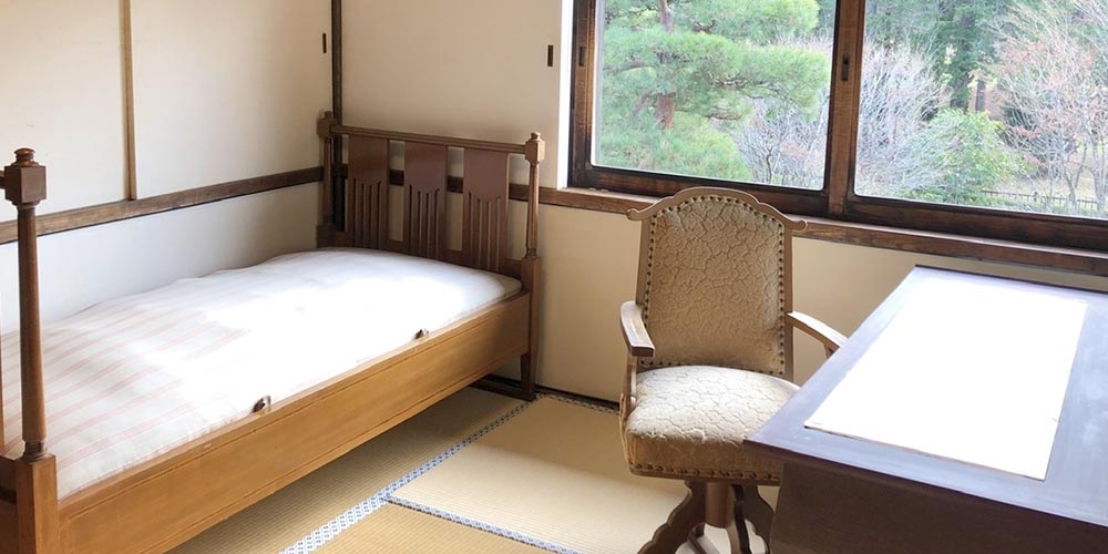 和室を寝室にする場合は、畳の上にベッドを置いてホテルらしさを出しましょう。