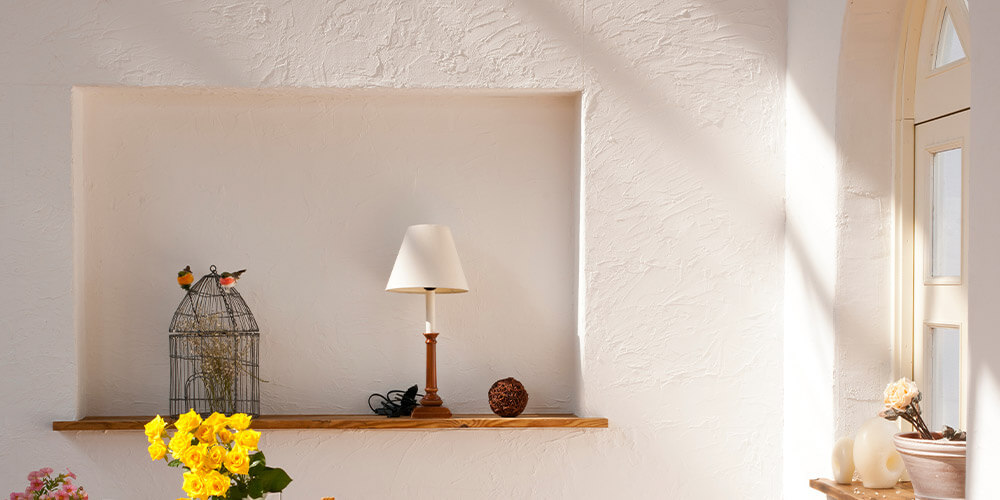 室温を調整する珪藻土や抗菌作用のある漆喰の壁が寝室にはおすすめ