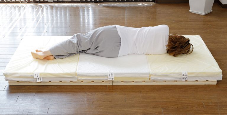 横向きで寝る人に最適なマットレスを簡単に見てみましょう
