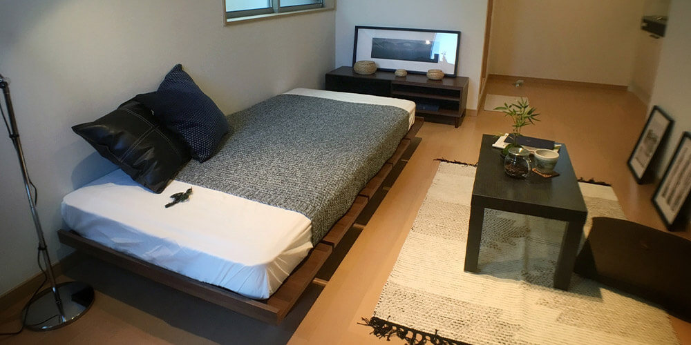 木製ベッドや圧迫感を与えない低床ベッドフレームは、和室の雰囲気にマッチするのでおすすめ