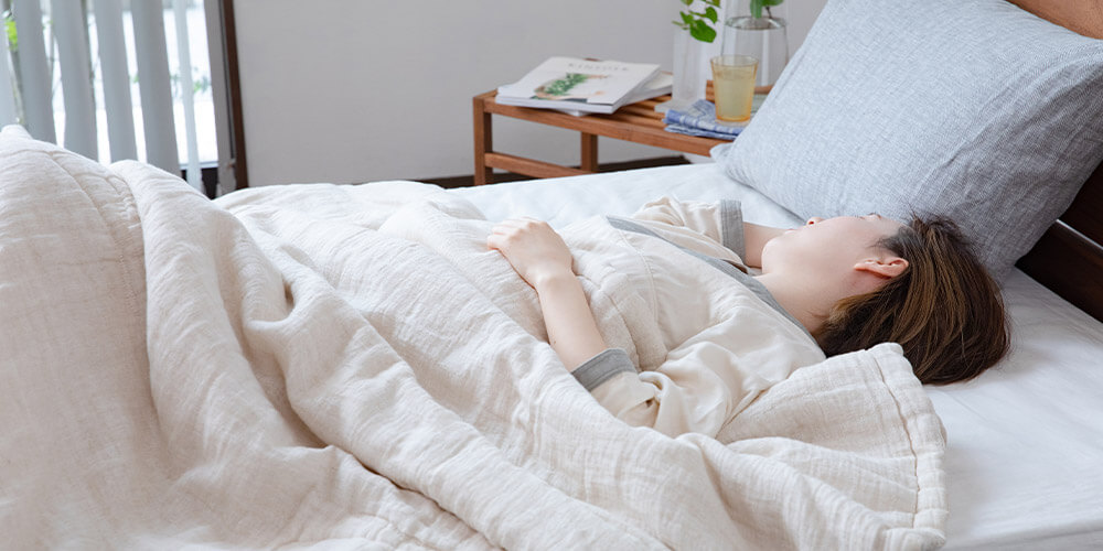 快適な睡眠のためにも熱中症対策のためにも、エアコンは一晩中つけるようにしましょう。