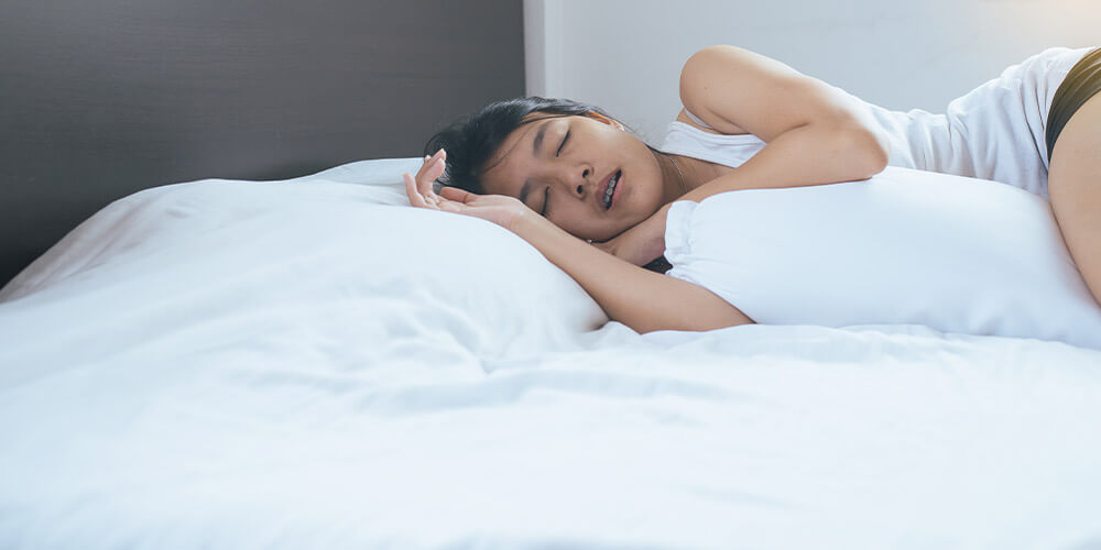 寝ている時によだれが出る一番の原因は鼻呼吸がうまくできずに口で呼吸をしてしまうから