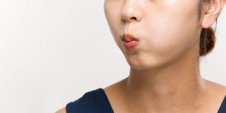 寝ている時によだれが出るのは口呼吸が原因!改善方法を詳しく解説 - VENUSBED LIBRARY