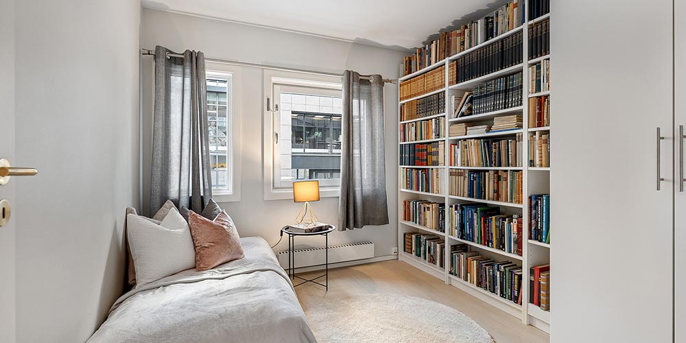 寝室に本棚を置きたい 注意点とおすすめのベッドはこちら Venusbed Library