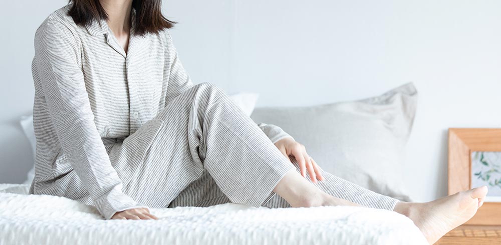 寝室の温度・湿度のほかに、寝具やパジャマの通気性にも配慮すると、より快適に眠りやすくなります。