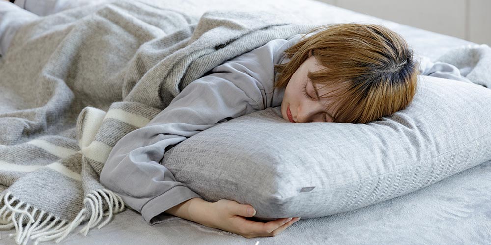 眠るときくらいは無理をせず、自分に合った寝やすい姿勢で寝るのがベストです。