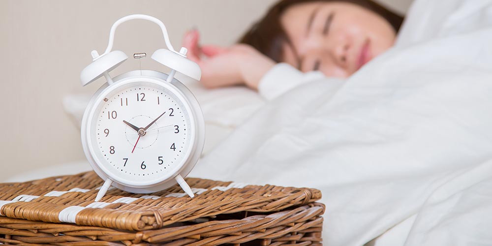 寝過ぎてしまう病気である「過眠症」は、何らかの病気の症状のひとつとして現れている可能性が高いです。