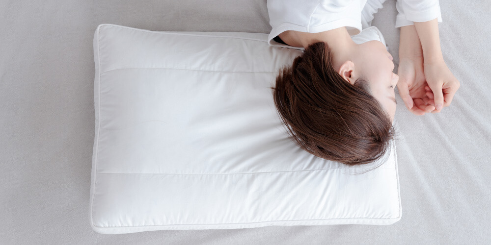 寝返りを打っても頭が落ちない頭3つ分の横幅の枕を目安にするのがおすすめ