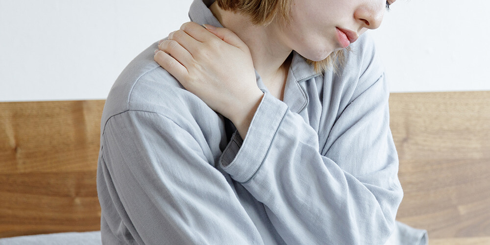 悪化を防ぐには、首や肩に症状が見られたときに早めの対策をとることが大切です