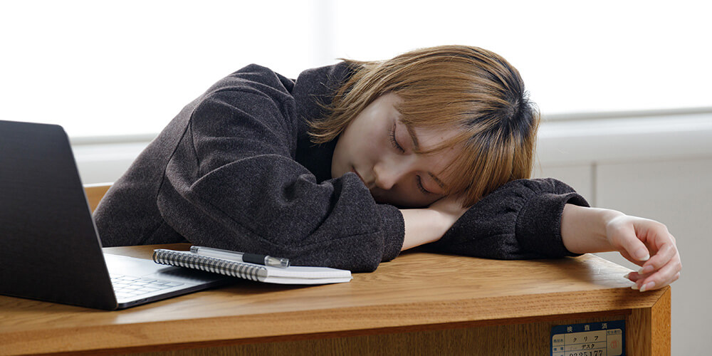口呼吸は取り込める酸素の量が少ないため、脳の活動が鈍って眠気を感じてしまうのです
