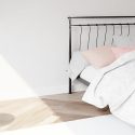 ミニマリスト向けのベッド代わりになる寝具・家具｜生活感が出にくいベッドも紹介